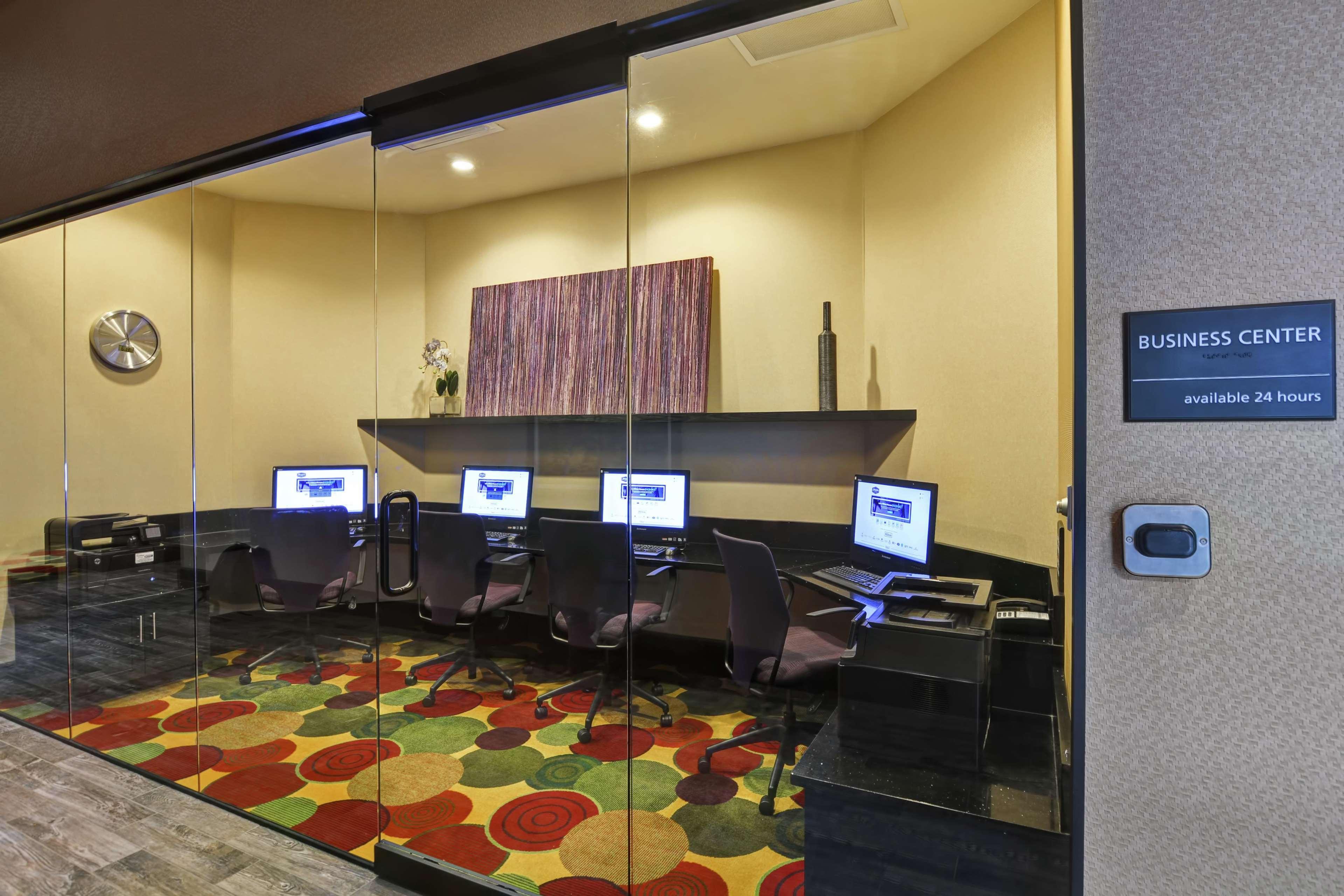 Hampton Inn & Suites Crabtree Raleigh Eksteriør billede